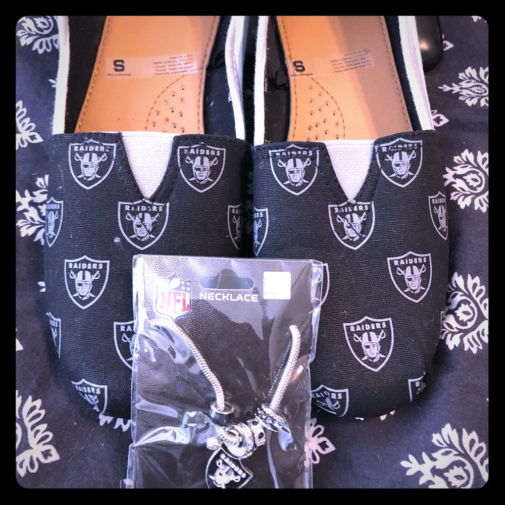 Raiders slip on shoes and Necklace